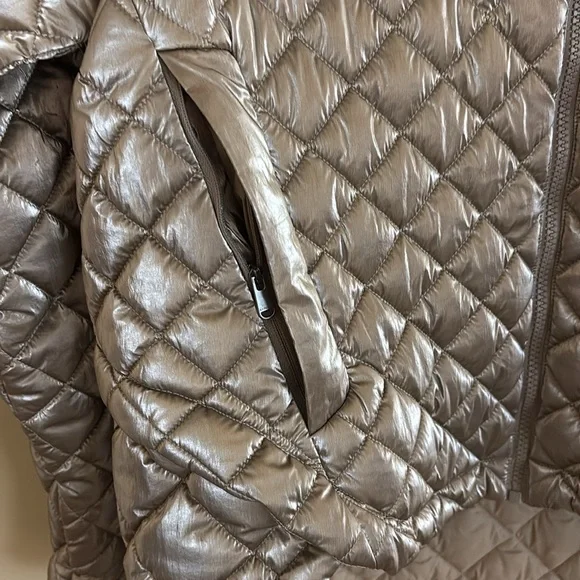 Athleta Whisper Featherless Jacket. Size M. - Picture 3 of 9